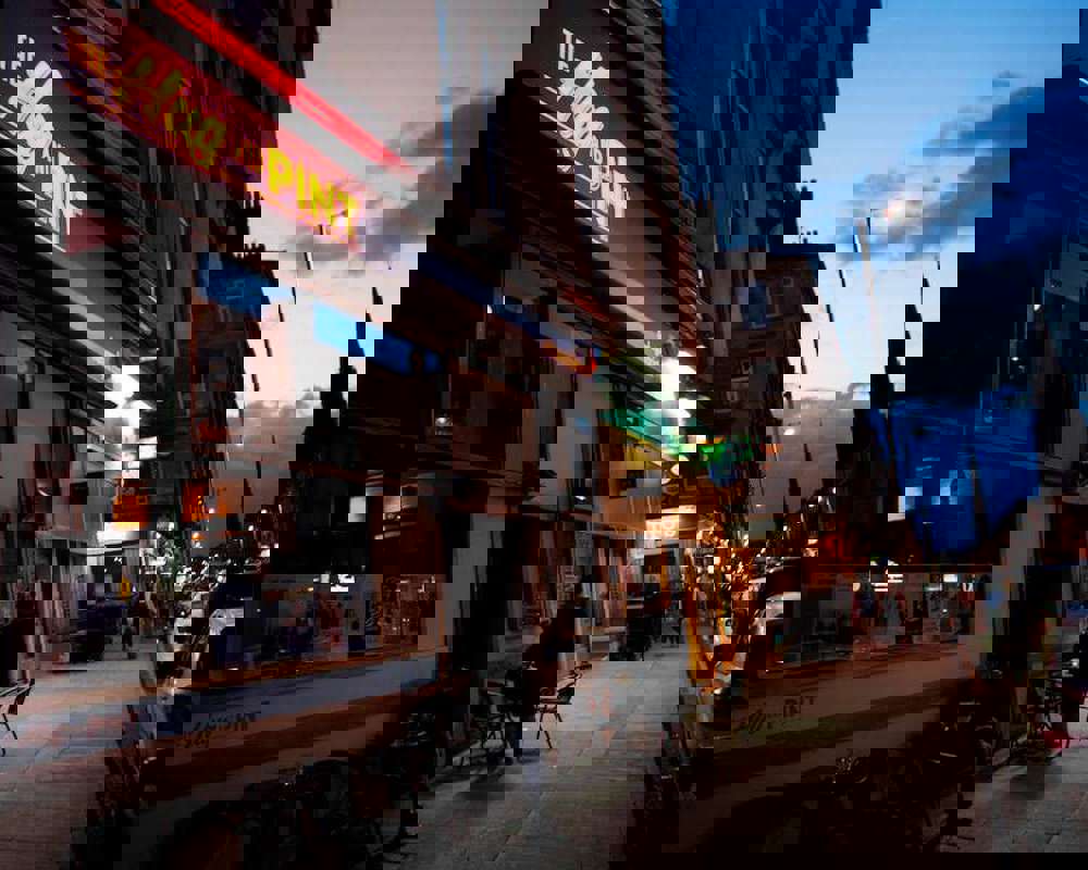 The Hug and Pint from the street at night